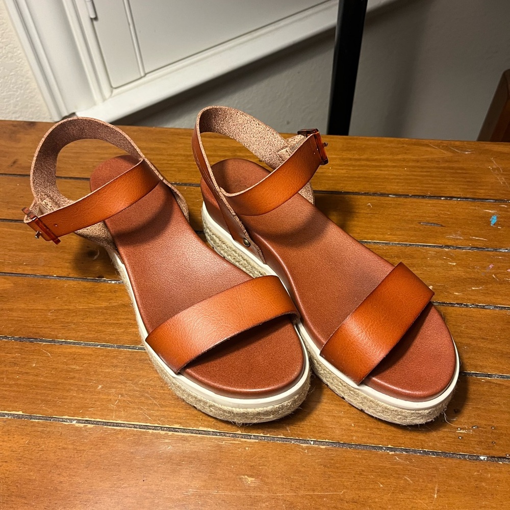 Women's Tan Sandals